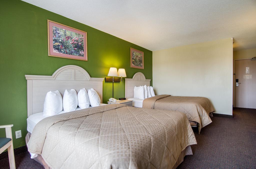 Quality Inn Merriam Kansas Bagian luar foto