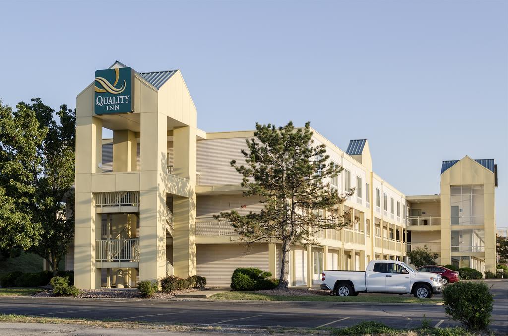 Quality Inn Merriam Kansas Bagian luar foto